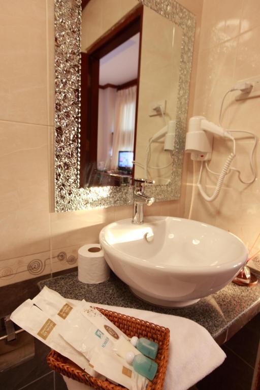 Manorom Boutique Hotel เวียงจันทน์ ภายนอก รูปภาพ